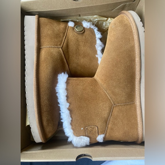 Koolaburra by UGG Suede Button
Mini Boots Jordina Chestnut - Picture 5 of 8